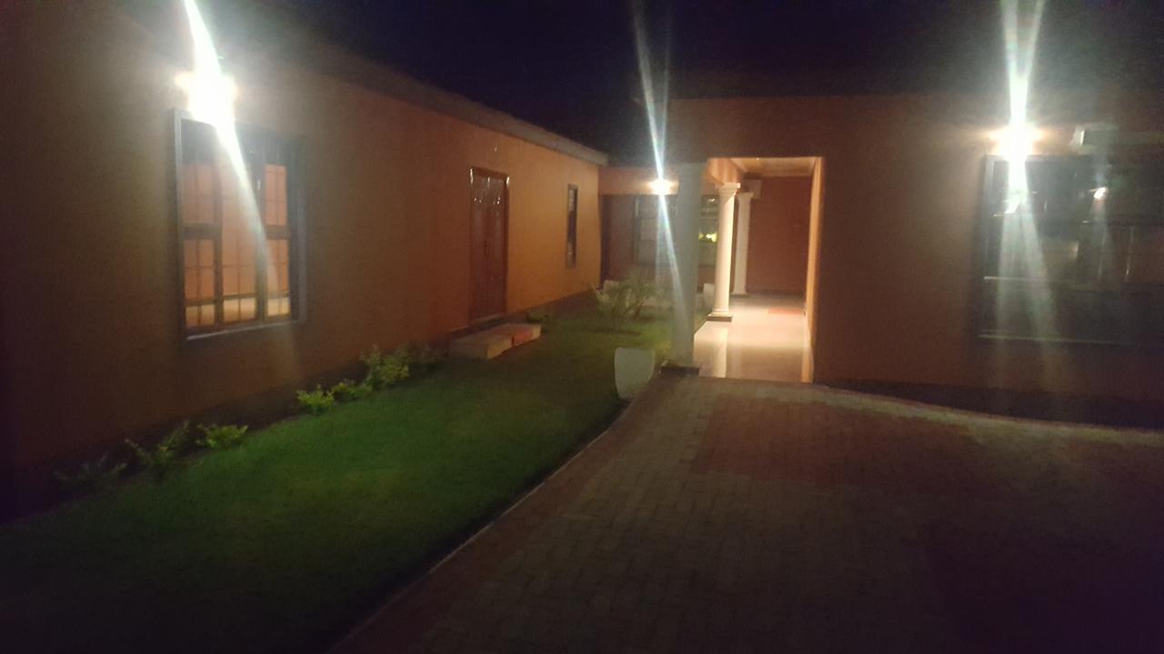 Mathlyn Guest House Франсистаун Экстерьер фото