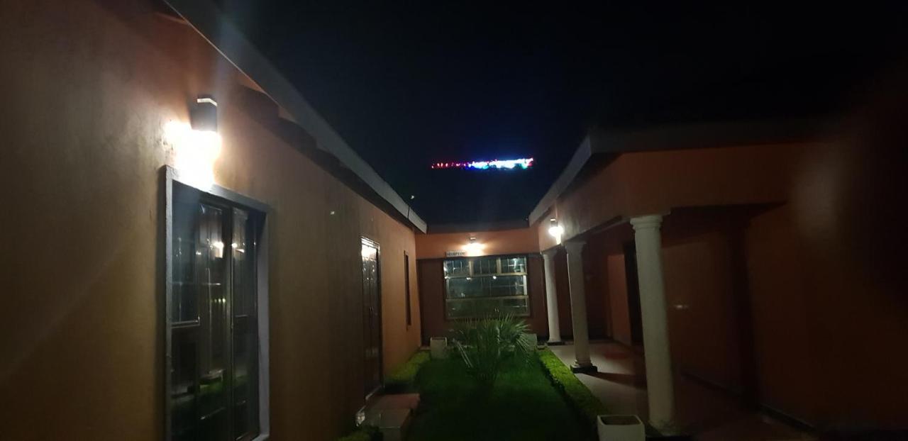 Mathlyn Guest House Франсистаун Экстерьер фото